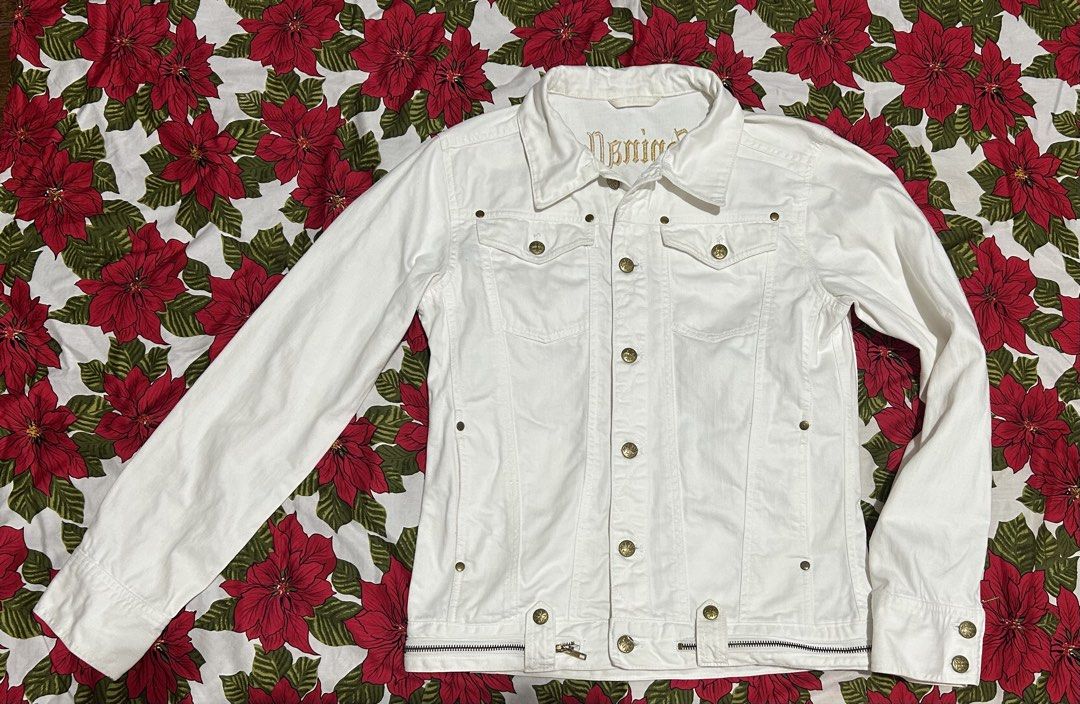White Denim Jacket with Gold Hardware (Category: Coats, Jackets and Outerwear) located in Plaridel. Submitted by ilovebubu28 (Listing ID 1463626050, Image 3). Description: - Classic white denim jacket - Button-up front - Chest pockets - Zippered cuffs - Side pockets - Gold-toned buttons and hardware - Perfect for layering - Versatile wardrobe staple.