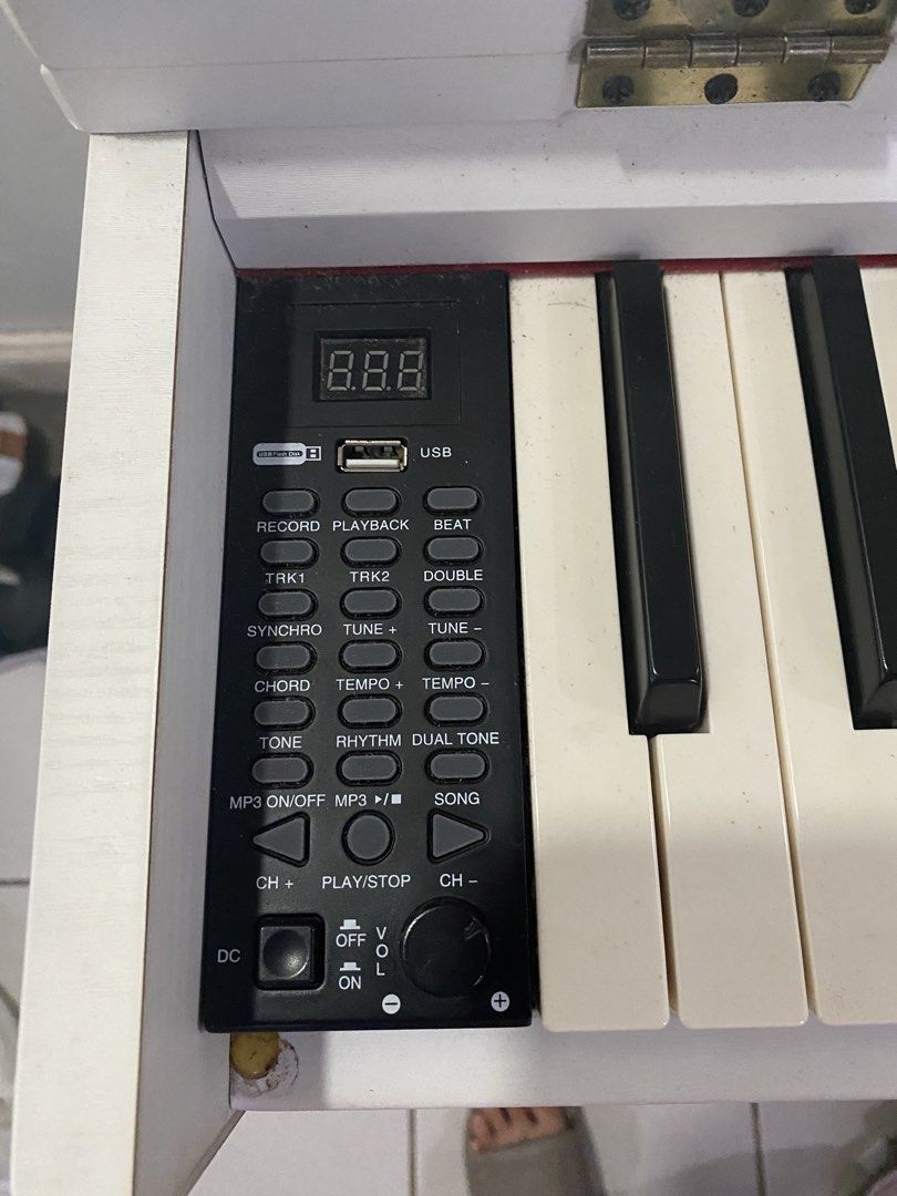 White Digital Piano with Pedals and USB (Category: Musical Instruments) located in Pasig City. Submitted by ayi017 (Listing ID 1463605407, Image 2). Description: - White 88-key digital piano - Includes three pedals - USB connectivity for recording and playback - Rhythm and tone functions included - Ideal for learning or practice - Selling as is.
