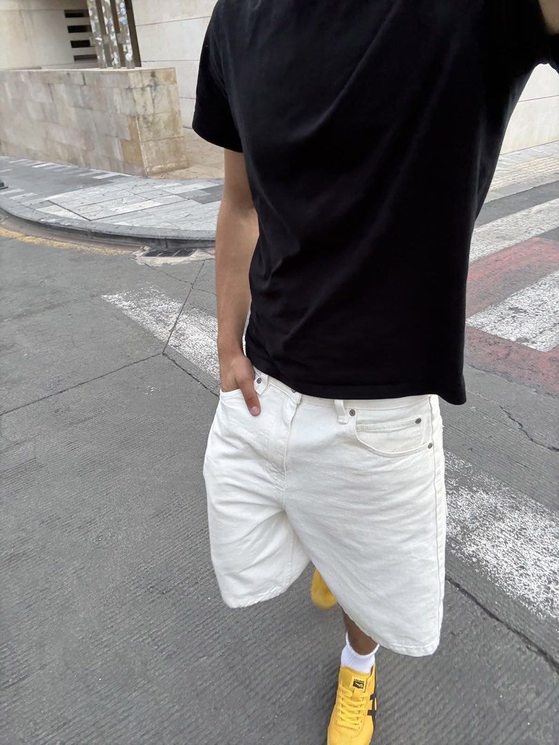 white jorts (Category: Shorts) located in San Simon. Submitted by wegintal (Listing ID 1463569336, Image 1). Description: white jorts hard denim from us bale 30 x 22 x 11.5 ganda fittings neto issue: madumi sa harap needs hard wash, sira tab ₱450 freeship.