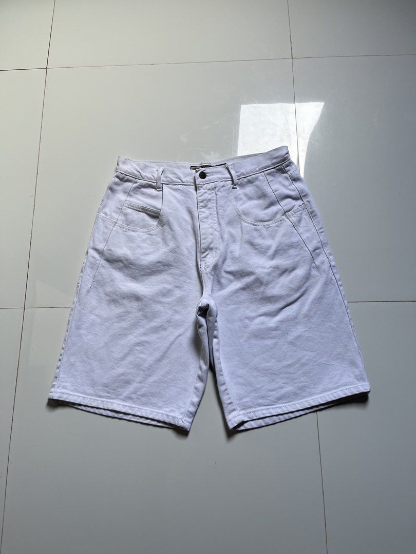 white jorts (Category: Shorts) located in San Simon. Submitted by wegintal (Listing ID 1463569336, Image 2). Description: white jorts hard denim from us bale 30 x 22 x 11.5 ganda fittings neto issue: madumi sa harap needs hard wash, sira tab ₱450 freeship.