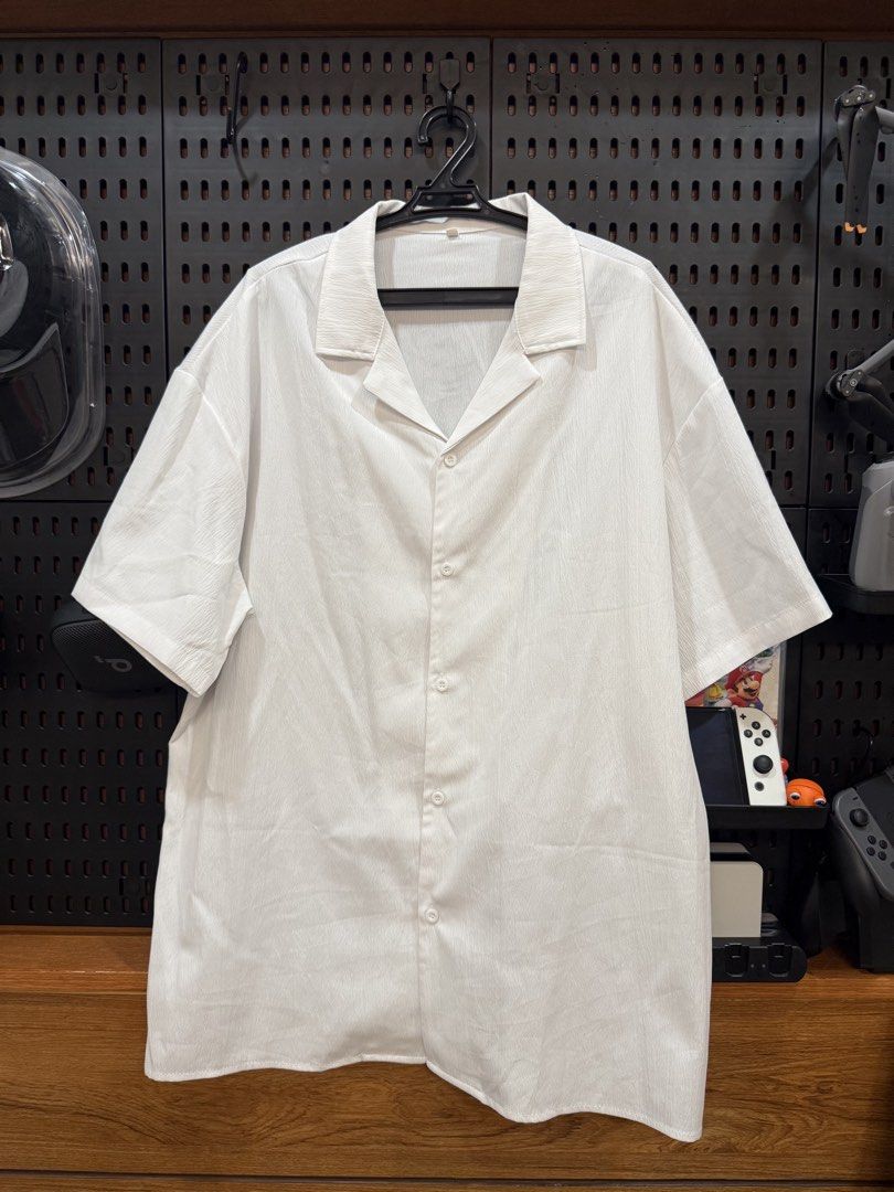 White Short Sleeve Button Up Shirt (Category: Tshirts & Polo Shirts ) located in San Fernando. Submitted by archvst.selects (Listing ID 1463669929, Image 1). Description: - Classic white short sleeve shirt - Unique textured fabric for added detail - Button-up front with a smart collar - Comfortable relaxed fit - Ideal for everyday casual outfits Note: Item are personal preloved. Used once. Best fit for 168cm or 5”7.