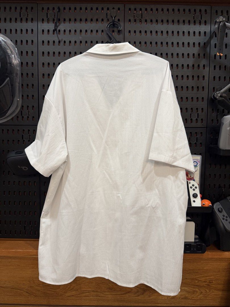 White Short Sleeve Button Up Shirt (Category: Tshirts & Polo Shirts ) located in San Fernando. Submitted by archvst.selects (Listing ID 1463669929, Image 3). Description: - Classic white short sleeve shirt - Unique textured fabric for added detail - Button-up front with a smart collar - Comfortable relaxed fit - Ideal for everyday casual outfits Note: Item are personal preloved. Used once. Best fit for 168cm or 5”7.