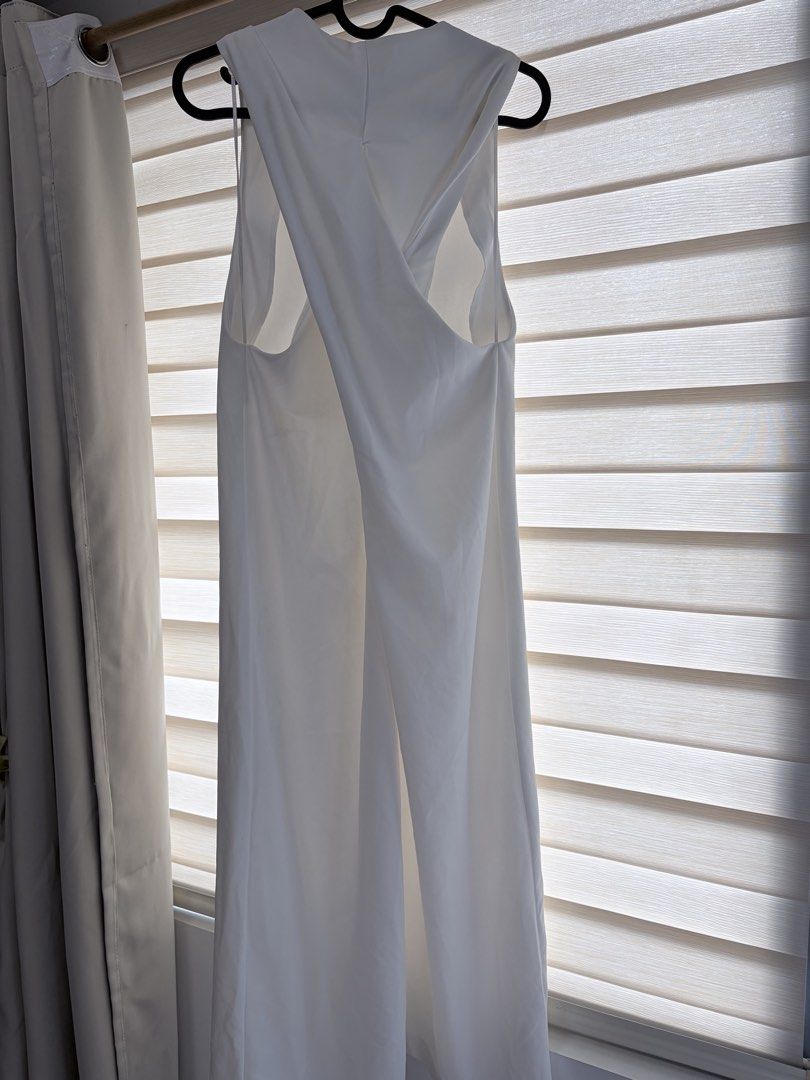 White Sleeveless Cross halter Zara (Category: Dresses) located in Manila. Submitted by cheska.closet18 (Listing ID 1463603321, Image 1). Description: - Flowy white maxi dress - Sleeveless design - Unique cross-back detail - Versatile for events or casual outings - Simple and chic style.