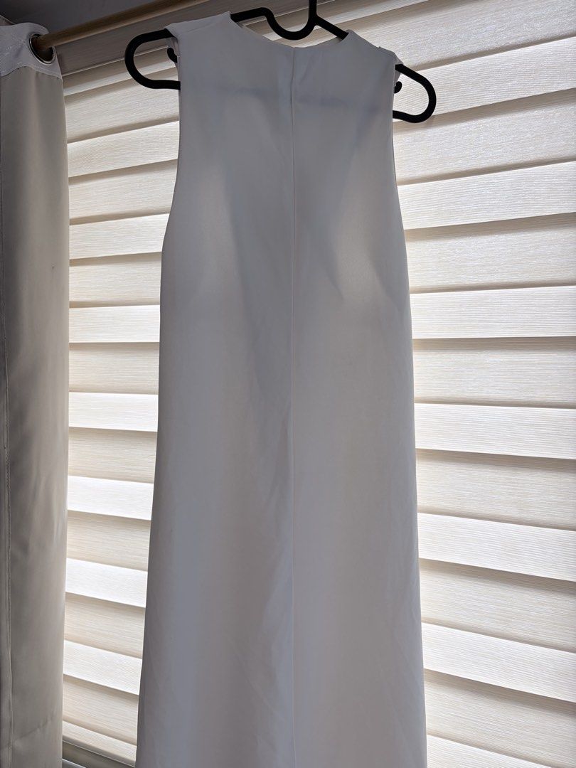 White Sleeveless Cross halter Zara (Category: Dresses) located in Manila. Submitted by cheska.closet18 (Listing ID 1463603321, Image 2). Description: - Flowy white maxi dress - Sleeveless design - Unique cross-back detail - Versatile for events or casual outings - Simple and chic style.
