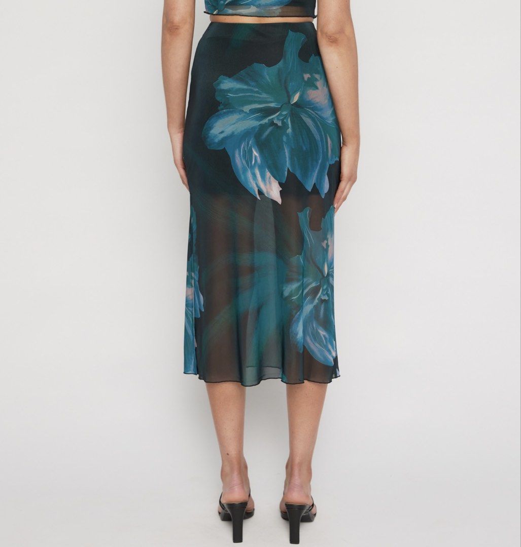 WINNIE & CO. Floral Mesh Midi Skirt (Category: Skirts) located in Batangas. Submitted by wearmegals (Listing ID 1463579193, Image 3). Description: - Floral print mesh fabrication - Sheer, flowy, and lightweight fabric - Elasticated waistband for a comfortable fit - Ideal for layering or beachwear - Pairs well with bikini tops or camisoles - S-M .