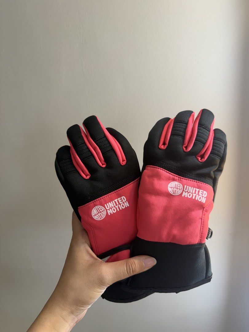 Winter gloves (Category: Gloves) located in Quezon City. Submitted by destashingmycloset (Listing ID 1463600478, Image 1). Description: .