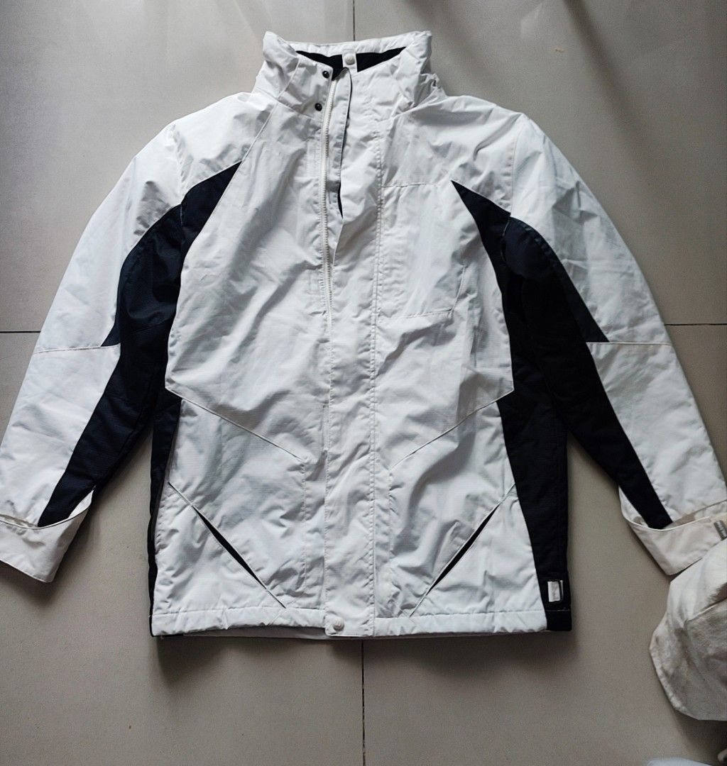 Winter Jacket (Category: Coats, Jackets and Outerwear) located in Quezon City. Submitted by rapstoreph (Listing ID 1463741076, Image 3). Description: - Wilson Ultra white & black outdoor jacket - Size S/P - Removable inner jacket with fiberfill insulation & fleece lining - Waterproof coating - Inner cell phone & patch pockets - Detachable hood - Ideal for outdoor activities.