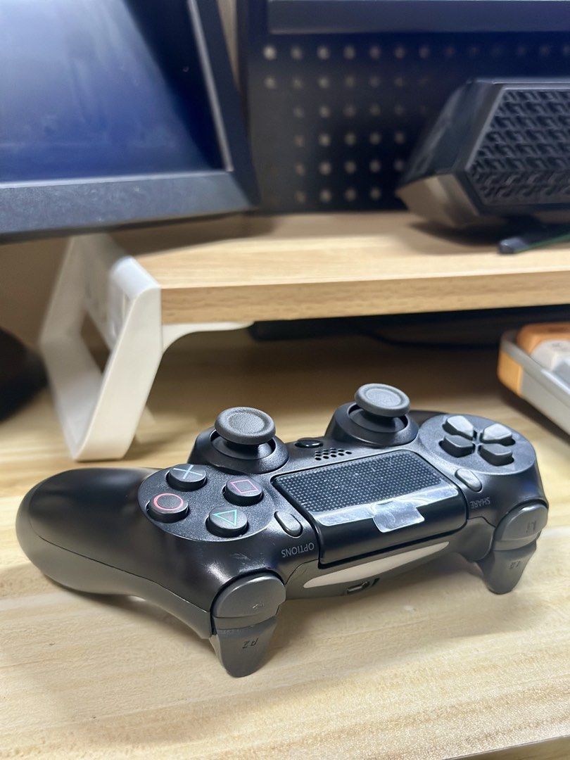 Wireless controller (Category: Controllers) located in Kuala Lumpur. Submitted by grandstone_836c26 (Listing ID 1463597813, Image 3). Description: Cod area Putrajaya jauh boleh pos..