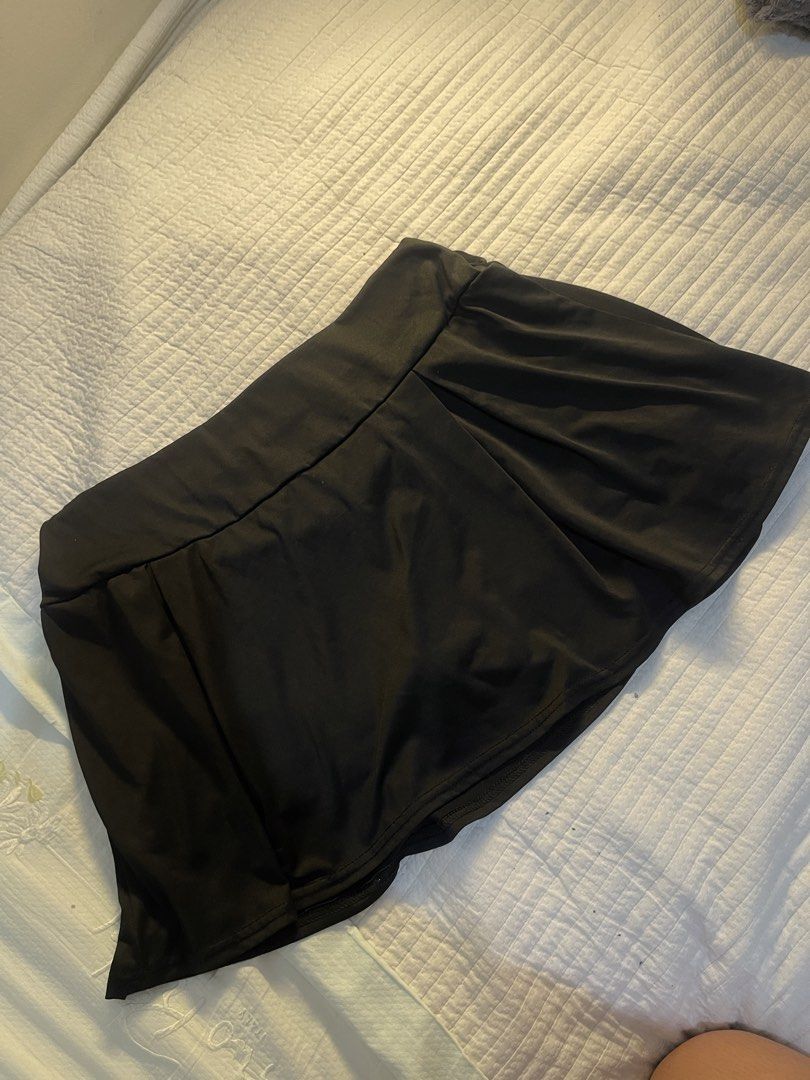 Women’s Black Skirt (Category: Skirts) located in Bacoor. Submitted by xoxo.dice133 (Listing ID 1463686093, Image 1). Description: - Good condition - Size XL - Stretchable - Can fit M-L-XL.