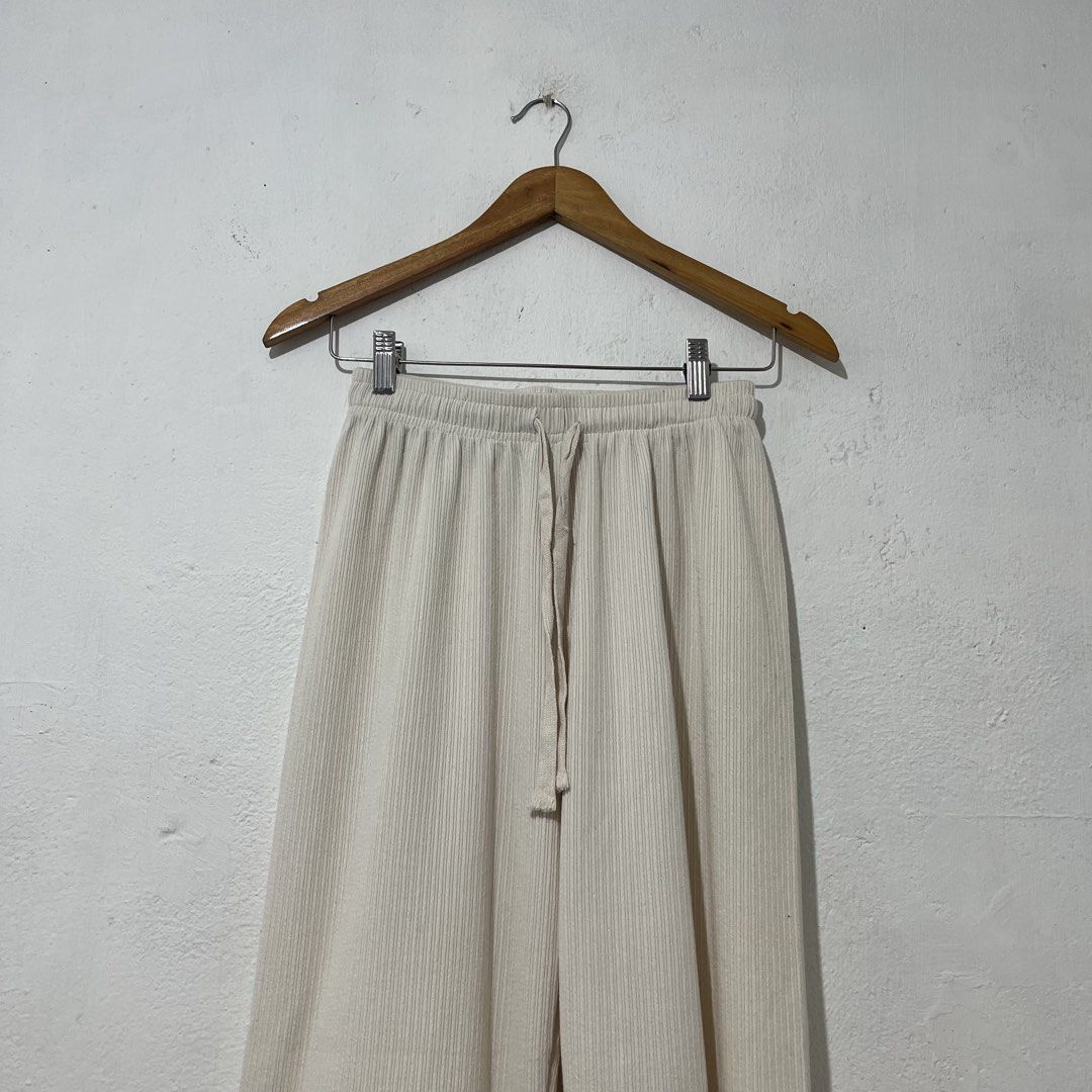 Women's Pants (Category: Other Bottoms) located in Quezon City. Submitted by jpsstore (Listing ID 1463643801, Image 2). Description: Size: XL Waist 25"-30" Garterized Length: 36.5" No issue MOP: Gcash SHIPPING: J&t | Lalamove.
