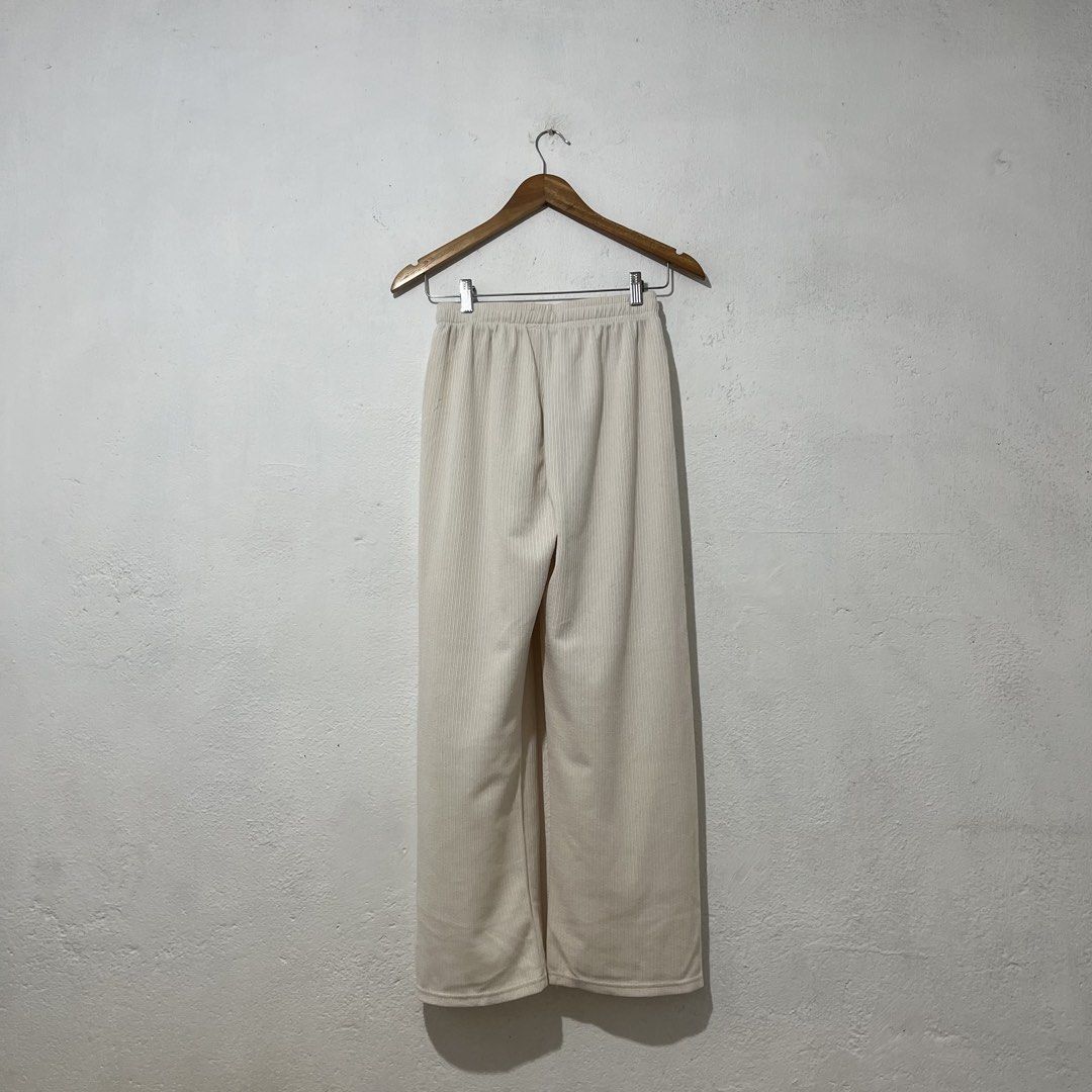 Women's Pants (Category: Other Bottoms) located in Quezon City. Submitted by jpsstore (Listing ID 1463643801, Image 3). Description: Size: XL Waist 25"-30" Garterized Length: 36.5" No issue MOP: Gcash SHIPPING: J&t | Lalamove.