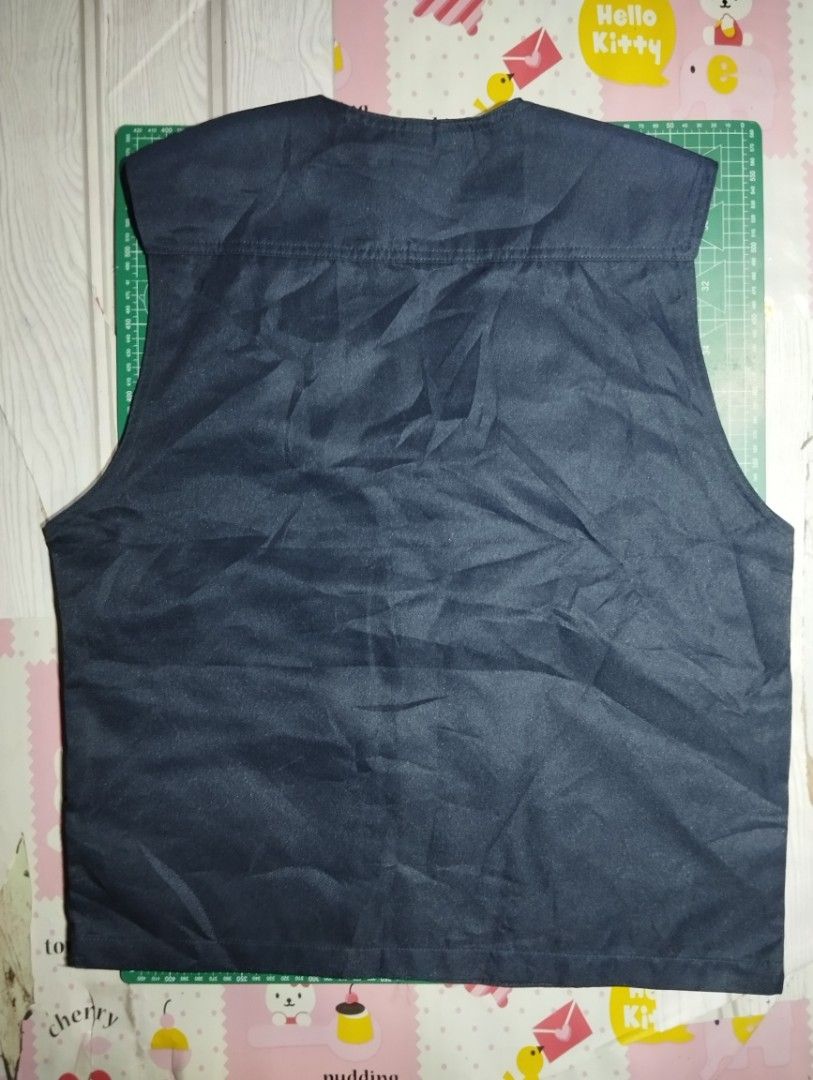 Working Brand Vest (Category: Vests) located in Makati City. Submitted by christhrift10 (Listing ID 1463605475, Image 3). Description: Working Brand Vest Large on tag 20x23.5 Good condition P150+sf Loc.Olympia, Makati Pick-up or delivery Gcash ready if J&T.