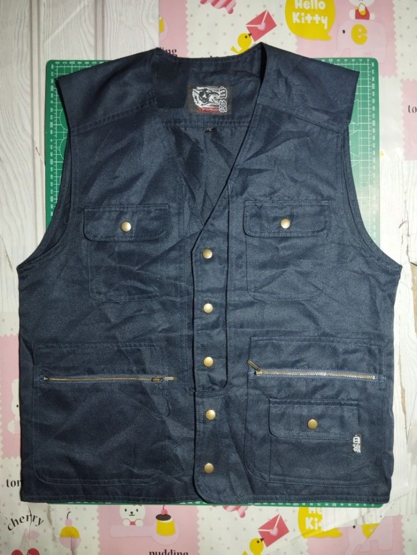 Working Brand Vest (Category: Vests) located in Makati City. Submitted by christhrift10 (Listing ID 1463605475, Image 1). Description: Working Brand Vest Large on tag 20x23.5 Good condition P150+sf Loc.Olympia, Makati Pick-up or delivery Gcash ready if J&T.