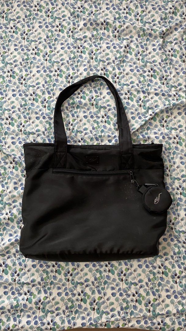 World Balance Water resistant Tote Bag (Category: Tote Bags) located in Santa Rosa. Submitted by jaydenmateo (Listing ID 1463596609, Image 1). Description: - Water resistant - Compartment for tumblr or umbrella - Multiple Compartments - Trolley sleeve (with hidden pocket and zipper) - Needs little cleaning.