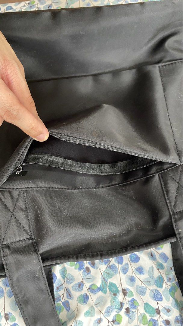 World Balance Water resistant Tote Bag (Category: Tote Bags) located in Santa Rosa. Submitted by jaydenmateo (Listing ID 1463596609, Image 3). Description: - Water resistant - Compartment for tumblr or umbrella - Multiple Compartments - Trolley sleeve (with hidden pocket and zipper) - Needs little cleaning.