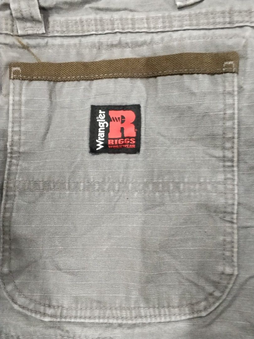 Wrangler carpenter (Category: Shorts) located in Manila. Submitted by noblecrystal_12665c (Listing ID 1463659218, Image 3). Description: excellent condition size 40 length 24.