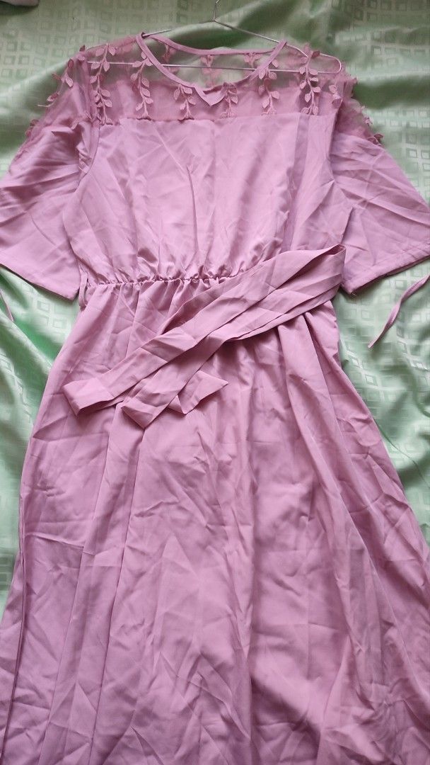 XL bundle (Category: Dresses) located in Manila. Submitted by clickcartmama (Listing ID 1463557523, Image 2). Description: decluttering: army green pants never used lace dress (pinkish purple) green short dress black long sleeve dress.