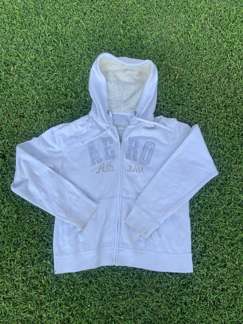 Y2k aeropostale (Category: Others Tops) located in Agdangan. Submitted by daily_picks.276 (Listing ID 1463670008, Image 1). Description: XL womens on tag W21 L23 .