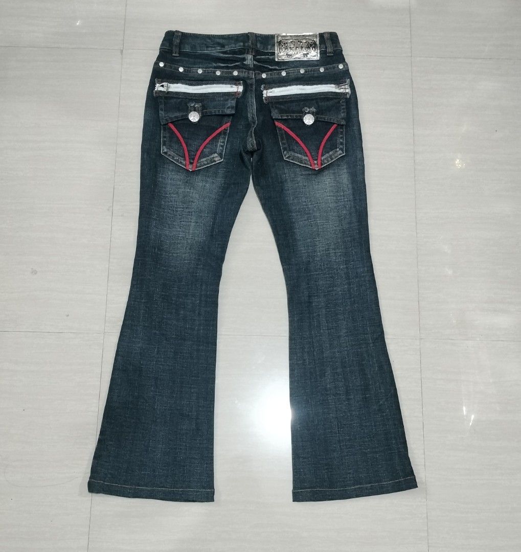 Y2K BCBG FLARED JEANS (Category: Jeans) located in Sariaya. Submitted by social_animalz (Listing ID 1463639483, Image 2). Description: waist: 28 length: 36 inches leg opening: 9 inches complete with hangtags shipping fee is not included.
