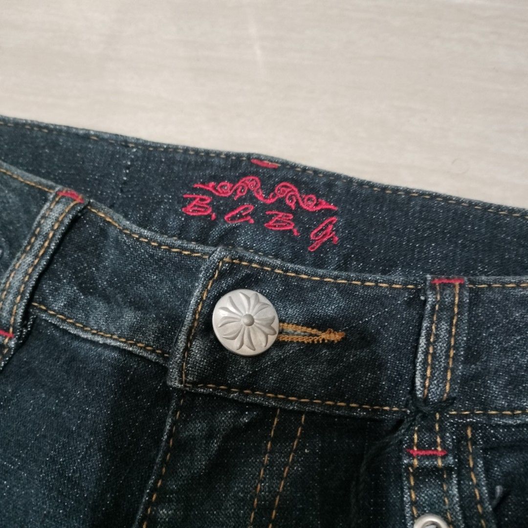 Y2K BCBG FLARED JEANS (Category: Jeans) located in Sariaya. Submitted by social_animalz (Listing ID 1463639483, Image 3). Description: waist: 28 length: 36 inches leg opening: 9 inches complete with hangtags shipping fee is not included.