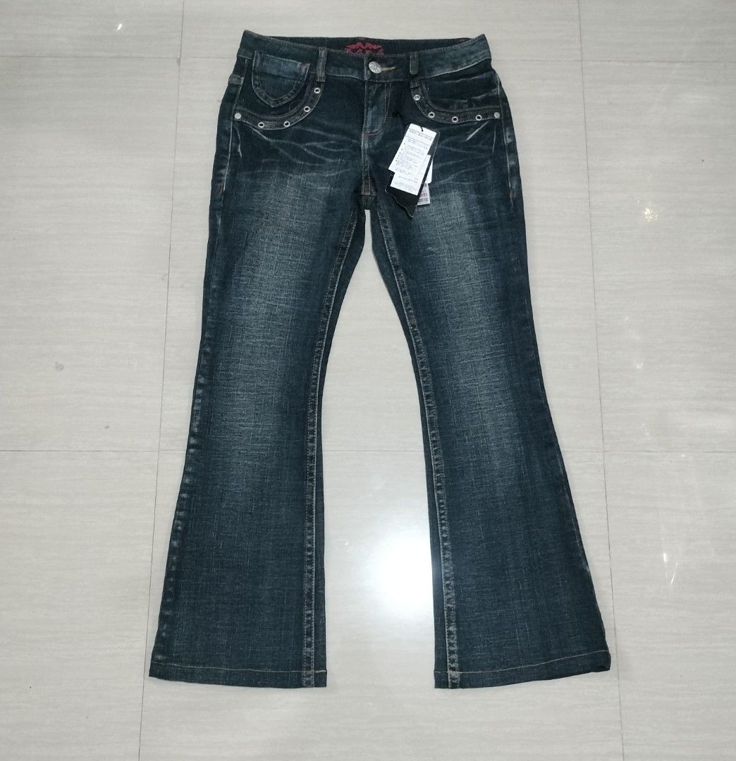 Y2K BCBG FLARED JEANS (Category: Jeans) located in Sariaya. Submitted by social_animalz (Listing ID 1463639483, Image 1). Description: waist: 28 length: 36 inches leg opening: 9 inches complete with hangtags shipping fee is not included.