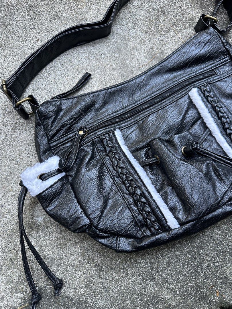 Y2k leather fur (Category: Shoulder Bags) located in Orani. Submitted by ajgav69 (Listing ID 1463570382, Image 3). Description: Y2k leather Fur bag Excllent no issue No issue no issue .