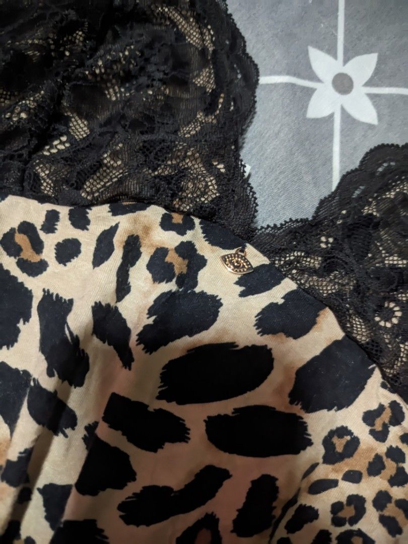 Y2K Leopard Top by Sofia Vergara (Category: Sleeveless) located in Tarlac. Submitted by yellowieewo (Listing ID 1463682363, Image 2). Description: no tags, but feels bnew in very very good condition.