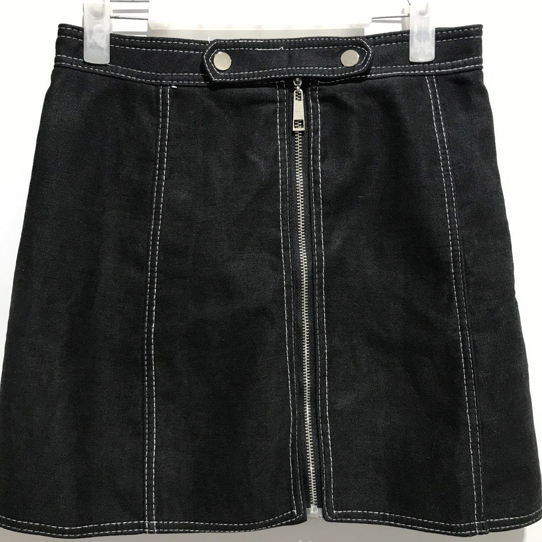 Y2k Zip Up Skirt (Category: Skirts) located in Cavite. Submitted by tanya.valentin (Listing ID 1463643457, Image 2). Description: - Waist: 28 - Length: 17.