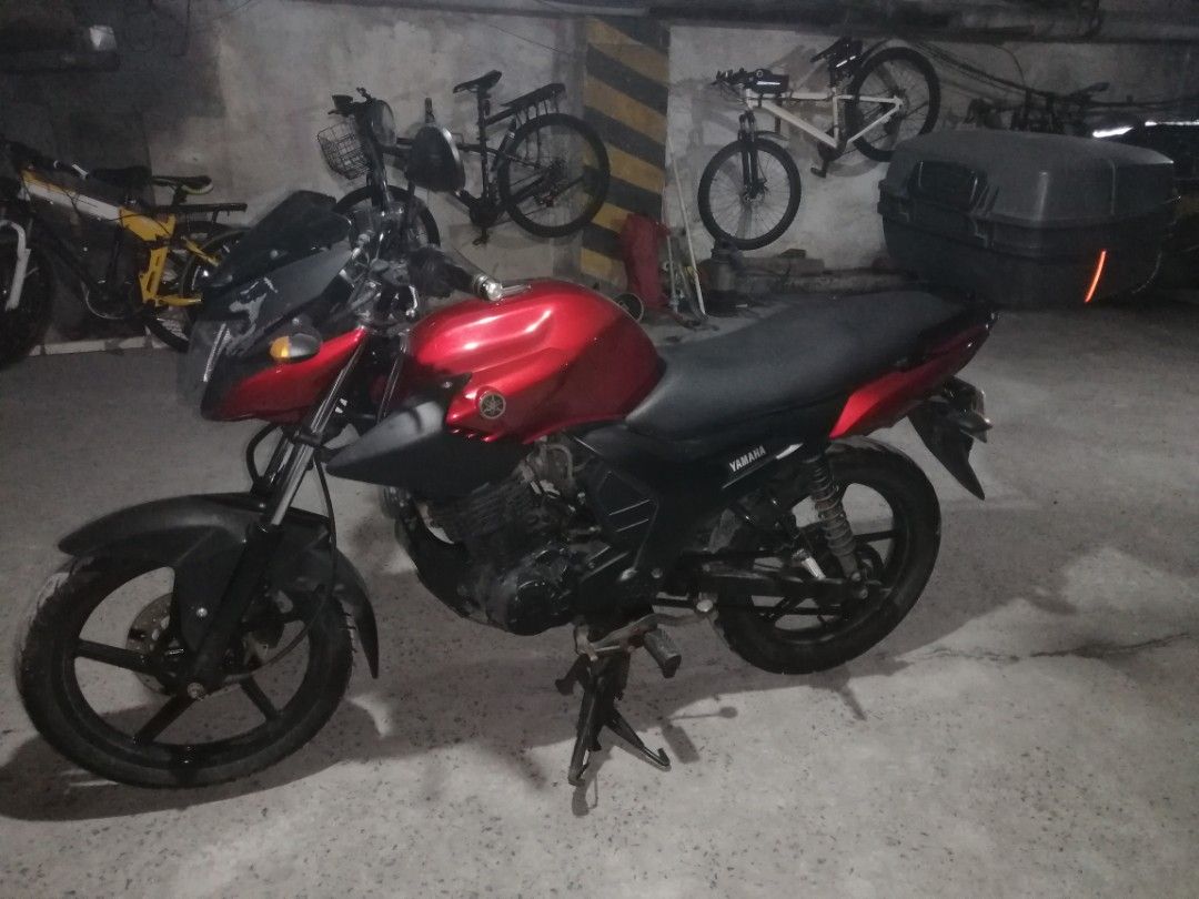 Yamaha SZ 2017 (Category: Motorbikes for Sale) located in Caloocan City. Submitted by anthriftdepot (Listing ID 1463669939, Image 1). Description: Very good condition no hidden issues Minimal scratch 46k plus odo Well maintained Service Lang pang pasok at pamalengke Helping friend may bago ng motor hnd na masyado na gagamit San Antonio Makati area pick up.