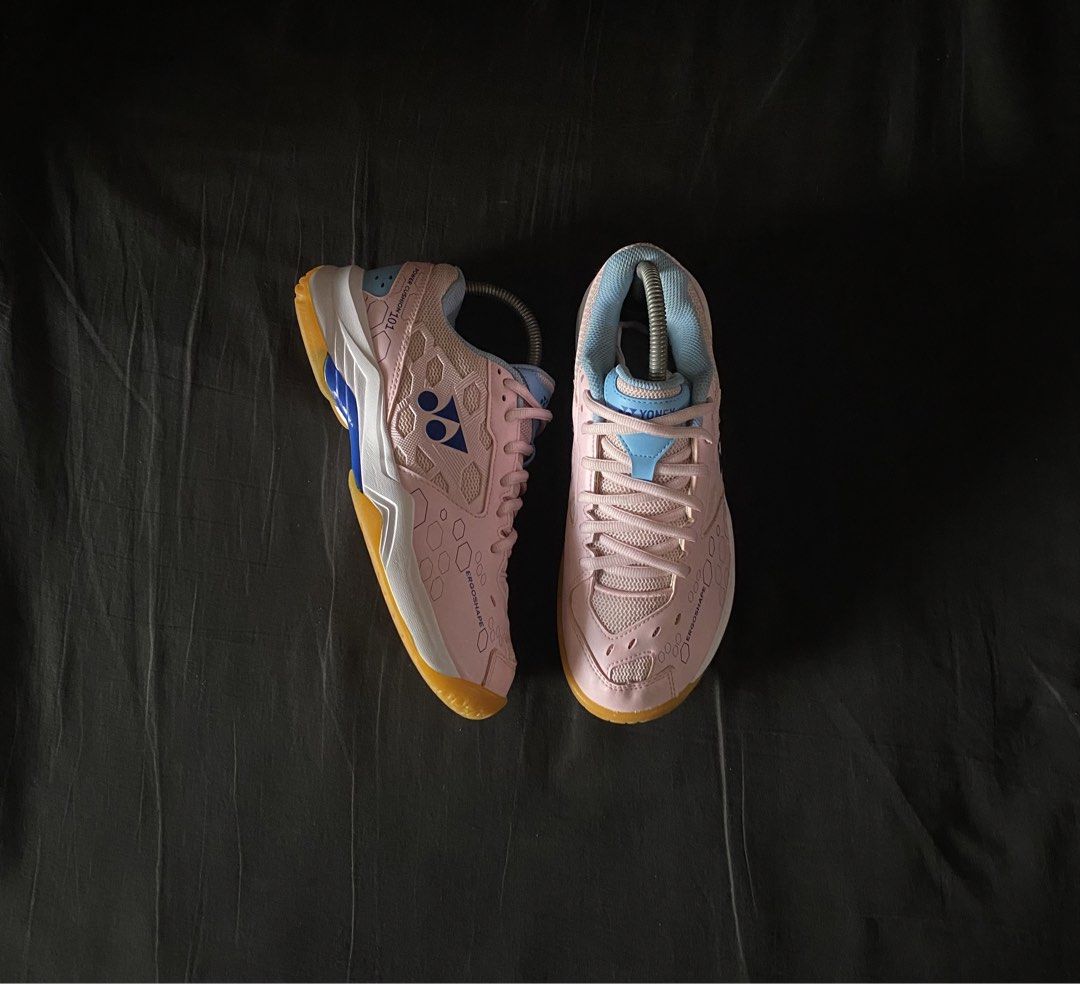 Yonex Power Cushion 101CR (Category: Sneakers) located in San Carlos. Submitted by ddri.pshop (Listing ID 1463679216, Image 2). Description: Yonex Power Cushion 101CR size US 8 women / 39 euro / 24.5 cm excellent condi .