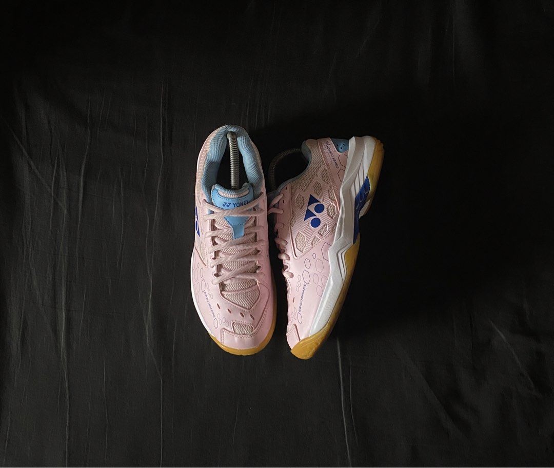 Yonex Power Cushion 101CR (Category: Sneakers) located in San Carlos. Submitted by ddri.pshop (Listing ID 1463679216, Image 1). Description: Yonex Power Cushion 101CR size US 8 women / 39 euro / 24.5 cm excellent condi .