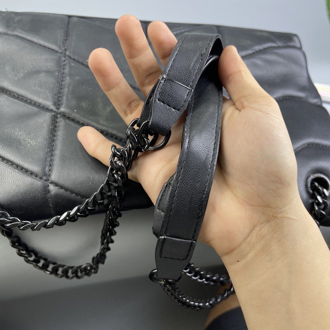 Ysl bag (Category: Cross-body Bags) located in San Fernando. Submitted by sapatusannisean (Listing ID 1463595393, Image 3). Description: .