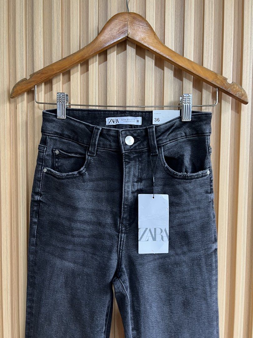 Zara (Category: Jeans) located in Lipa City. Submitted by thyra06 (Listing ID 1463664526, Image 3). Description: Zara flare pants bnew size 25/28.
