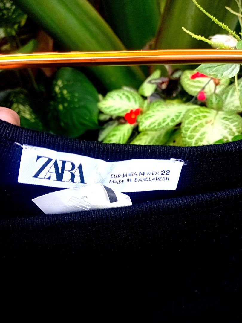 Zara Black Knitted Offshoulder Dress (Category: Dresses) located in Makati City. Submitted by ellavee_you (Listing ID 1463619595, Image 2). Description: .