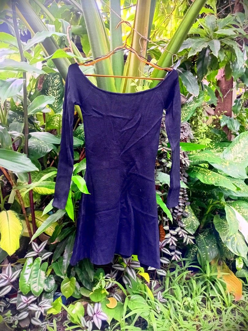 Zara Black Knitted Offshoulder Dress (Category: Dresses) located in Makati City. Submitted by ellavee_you (Listing ID 1463619595, Image 1). Description: .