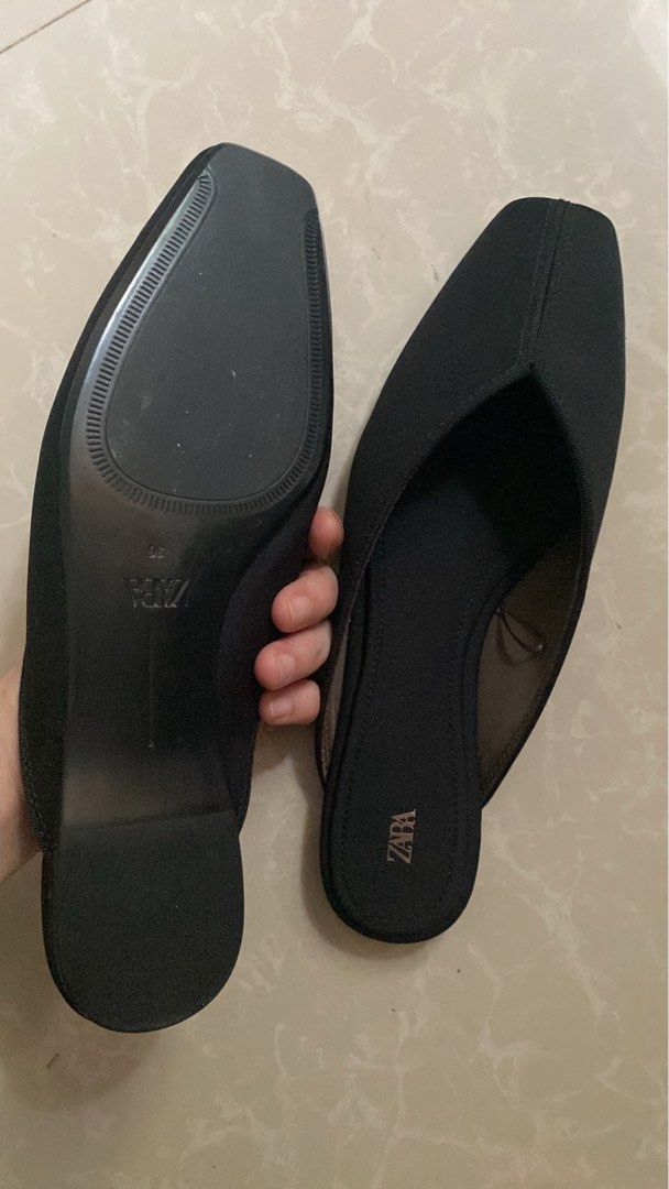 ZARA Black Pointed Toe Mule Flats (Category: Flats & Sandals) located in Tarlac. Submitted by brandedclothes1390 (Listing ID 1463604775, Image 2). Description: - Zara Black Pointed Toe Mules - Size: 36 - Easy Slip-On Style - Features ZARA logo on the sole - Versatile for everyday or dressing up.