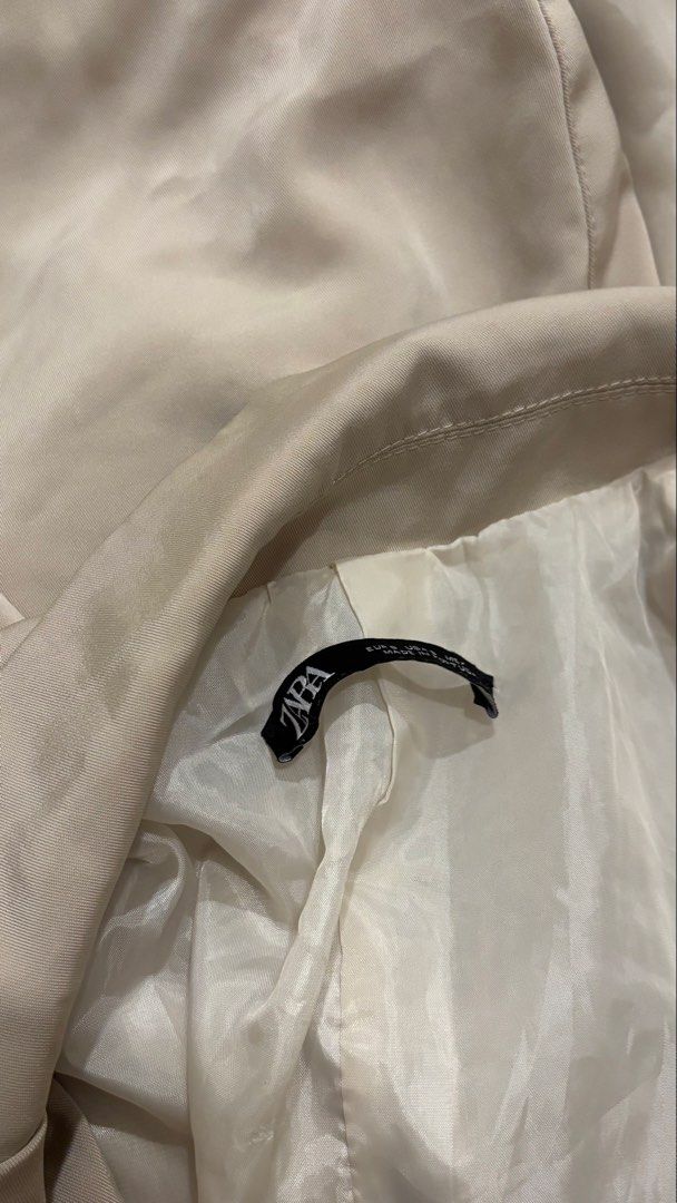 Zara Blazer (Category: Coats, Jackets and Outerwear) located in Pasig City. Submitted by km.sc (Listing ID 1463658778, Image 2). Description: Used once for an event, it has a thick lining.