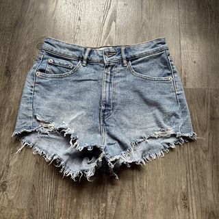 (Category: ) located in . Submitted by clothesz (Listing ID 1463640270, Image 1). Description: .