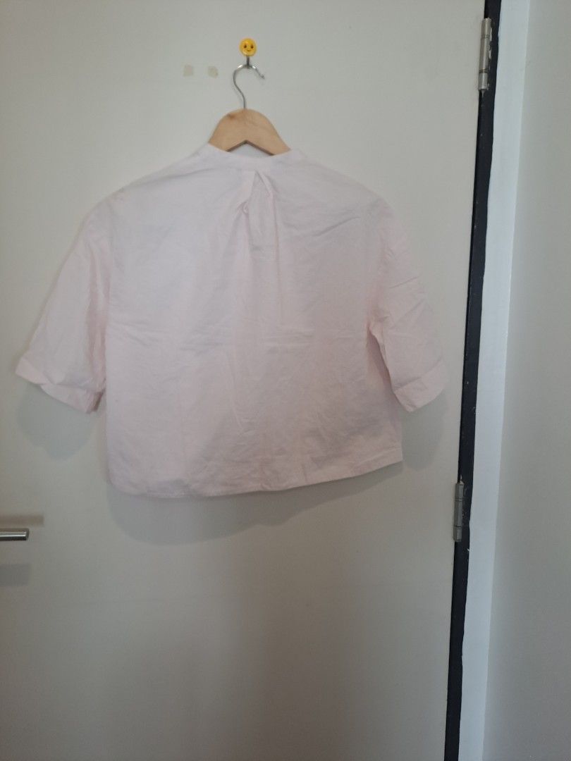 Zara boxy baby pink (Category: Blouses) located in Manila. Submitted by joanbalde39643 (Listing ID 1463630085, Image 3). Description: This image features ZARA a light pink cropped button-up shirt styled with a minimalist band/mandarin collar and elbow-length sleeves. Its boxy, relaxed cut makes it a highly versatile piece for effortless warm-weather casual or smart-casual outfits. [1, 2].