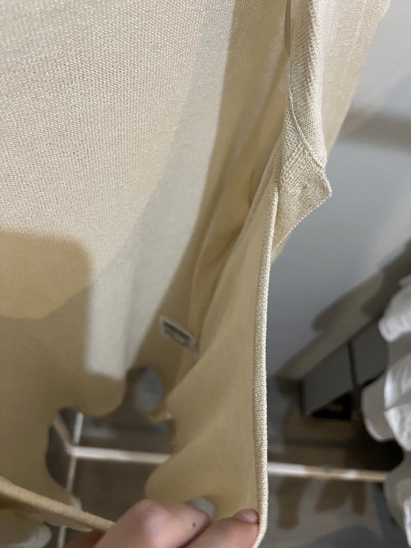 ZARA cardigan top (Php2,000) (Category: Blouses) located in Quezon City. Submitted by styleandcomfort (Listing ID 1463706130, Image 3). Description: Never worn but no tag anymore Message me for inquiries.