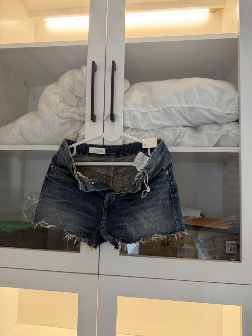 Zara denim shorts (Category: Shorts) located in Quezon City. Submitted by destashingmycloset (Listing ID 1463691930, Image 1). Description: .