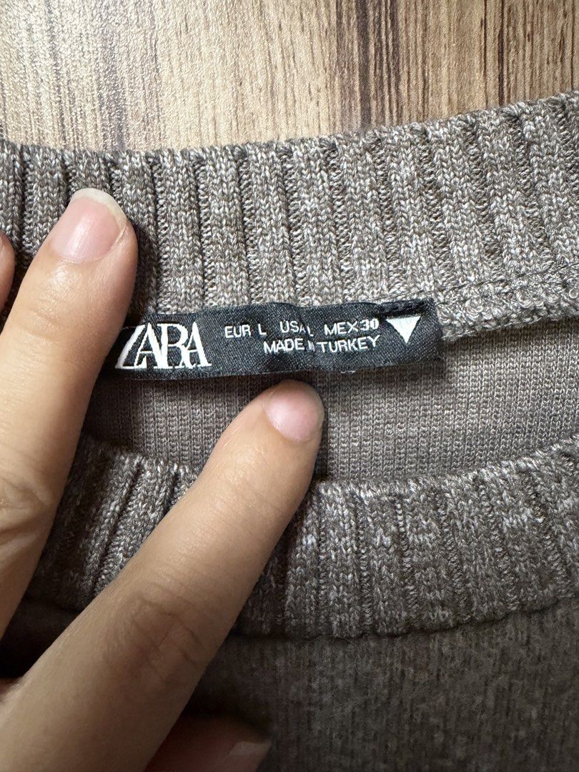 ZARA Grey Knit Sweater - Size L (Category: Longsleeves) located in Quezon City. Submitted by kcobs (Listing ID 1463601256, Image 3). Description: - Grey knit sweater from ZARA - Long sleeves - Crew neck - Relaxed fit - Made in Turkey - Ideal for casual wear - Please check photos for condition details - perfect for travel.