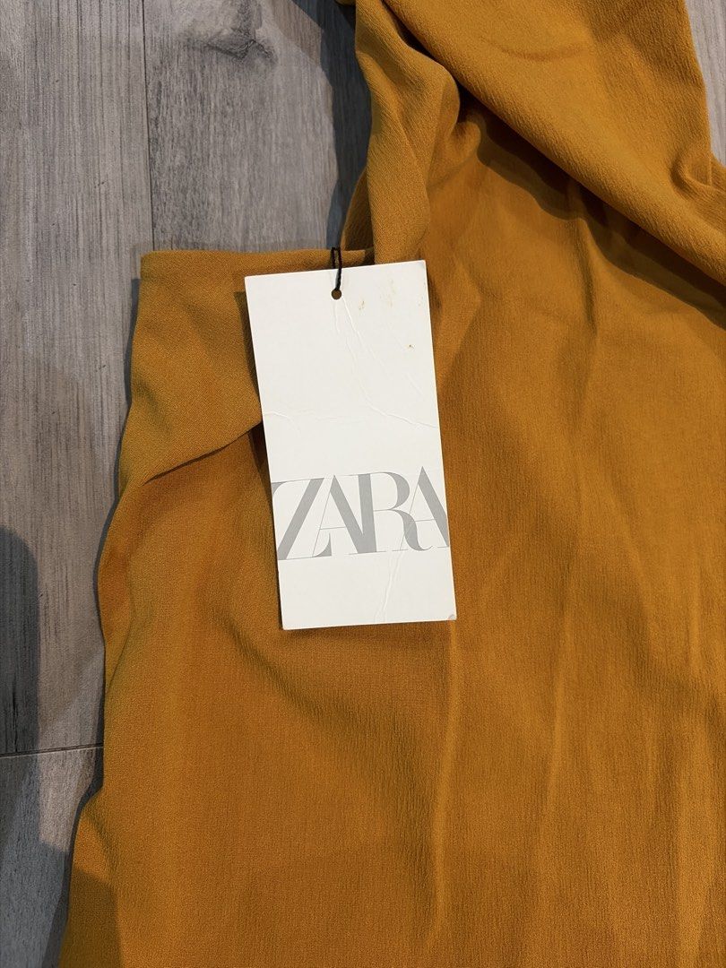 Zara halter top authentic (Category: Blouses) located in Las Pinas. Submitted by sharine0518 (Listing ID 1463559800, Image 2). Description: Bnew zara halter top Store bought Size small Mustard.