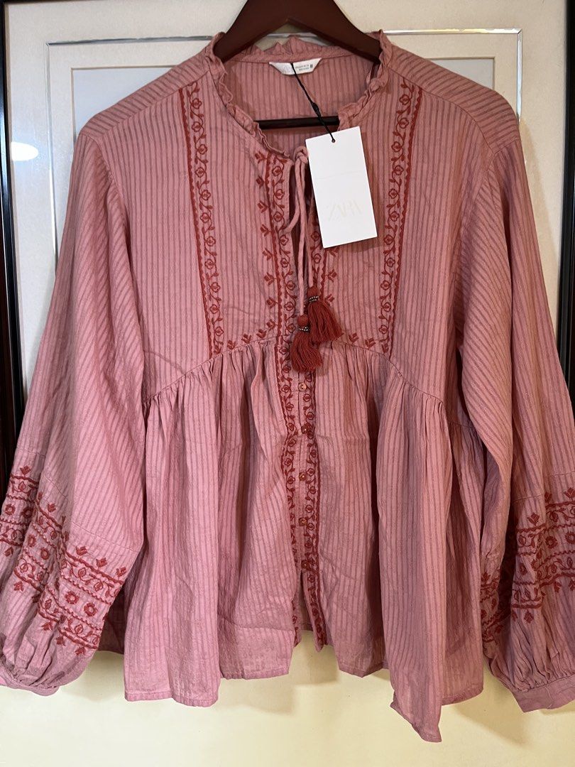Zara Limited Edition Embroidered loose Top (Category: Others Tops) located in Taguig. Submitted by madeasoncloset (Listing ID 1463611012, Image 2). Description: So cute and Looks Yayamanin Loose fit Size M Fits up to L .