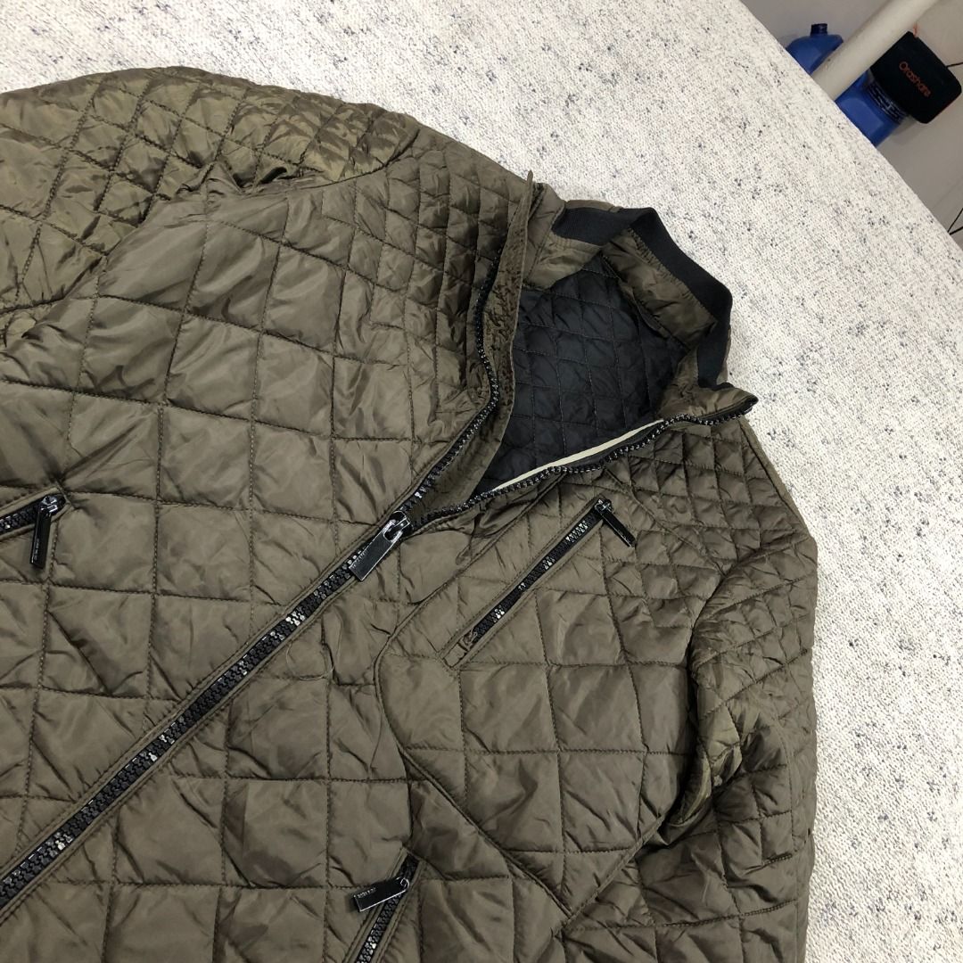 ZARA MAN Quilted Bomber Down Riding Jacket Grey Size Men's Small (Category: Coats, Jackets and Outerwear) located in Santa Rosa. Submitted by sergids (Listing ID 1463681419, Image 1). Description: ZARA MAN Quilted Bomber Down Riding Jacket Grey Size Men's Small Great condition. Check fitting tops to ensure this fits you. Dimensions below are exact measurements, see pics as well for comparison. 9/10 Condition and Colorway Dimensions: Check pic sli