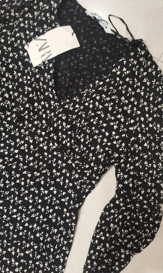 Zara mini dress (Category: Dresses) located in Batangas. Submitted by micaelaul (Listing ID 1463605739, Image 3). Description: Med on tag.