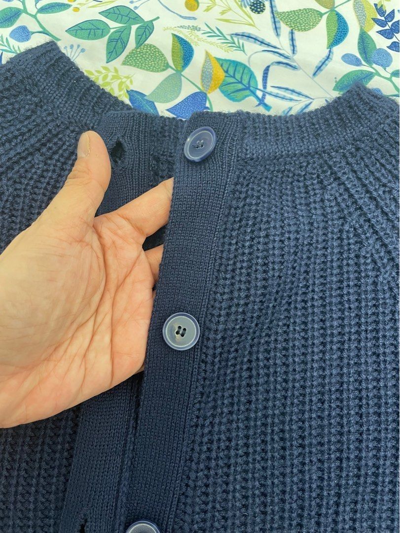 Zara Navy Blue Knit Button Up Cardigan (Category: Coats, Jackets and Outerwear) located in Quezon City. Submitted by minyunki_0309 (Listing ID 1463651908, Image 3). Description: Size M on tag but best for XS-S.