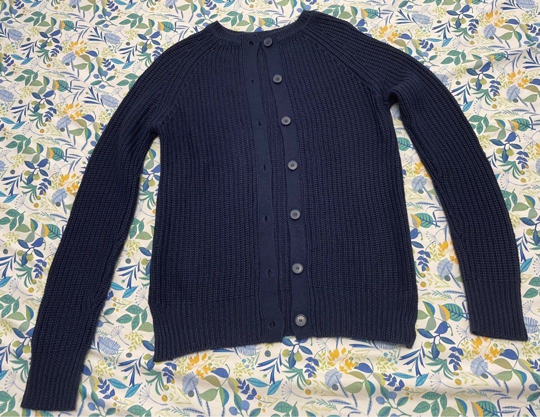 Zara Navy Blue Knit Button Up Cardigan (Category: Coats, Jackets and Outerwear) located in Quezon City. Submitted by minyunki_0309 (Listing ID 1463651908, Image 1). Description: Size M on tag but best for XS-S.