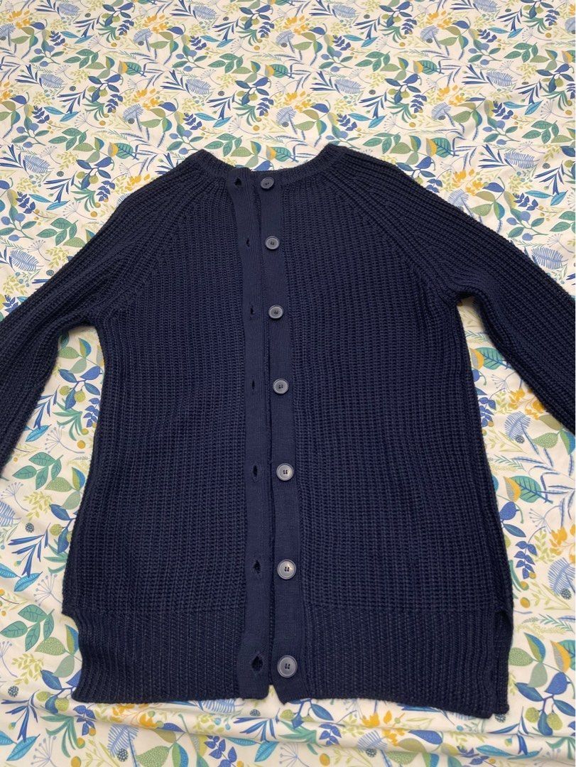Zara Navy Blue Knit Button Up Cardigan (Category: Coats, Jackets and Outerwear) located in Quezon City. Submitted by minyunki_0309 (Listing ID 1463651908, Image 2). Description: Size M on tag but best for XS-S.
