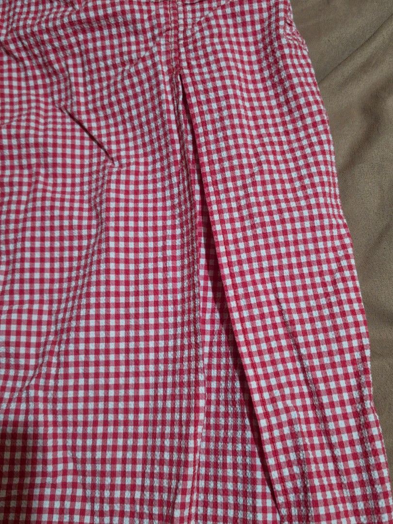 ZARA Red Gingham Skirt (Category: Skirts) located in Malabon City. Submitted by lpzangie (Listing ID 1463691973, Image 2). Description: - Cute red and white gingham pattern - ZARA brand - Seersucker fabric (textured feel) - Midi length - Shirred waist for a flattering fit - Size Medium (M).
